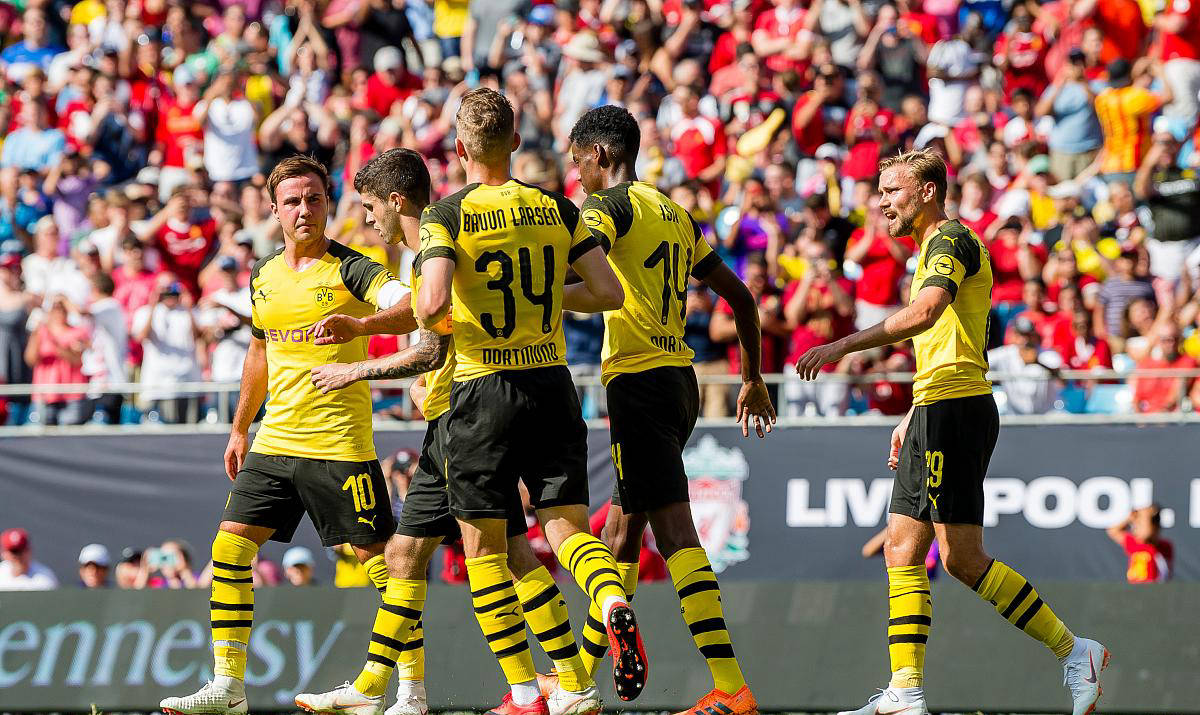 关于沃尔夫斯堡中场疑似受伤，待进一步检查的信息