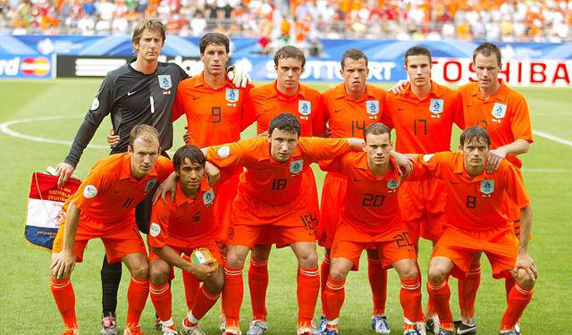 包含足球热门赛事：德国迎战荷兰，备受关注的词条