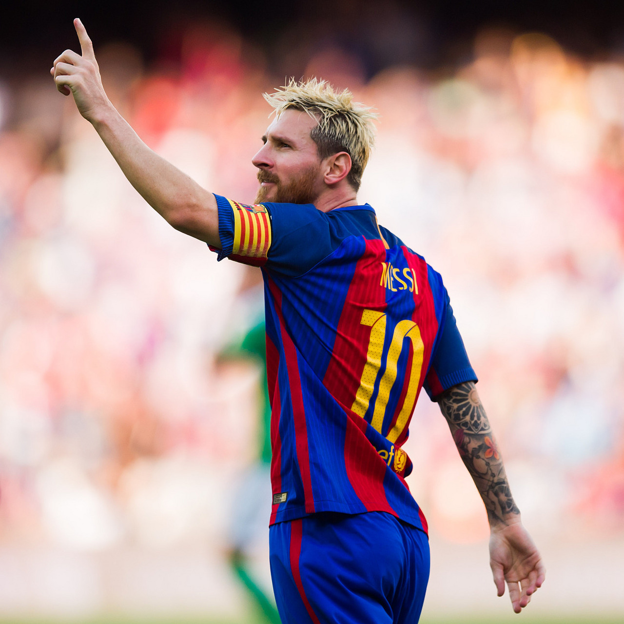 巴萨重返正轨，梅西凌空抽射再现灵光一时的简单介绍