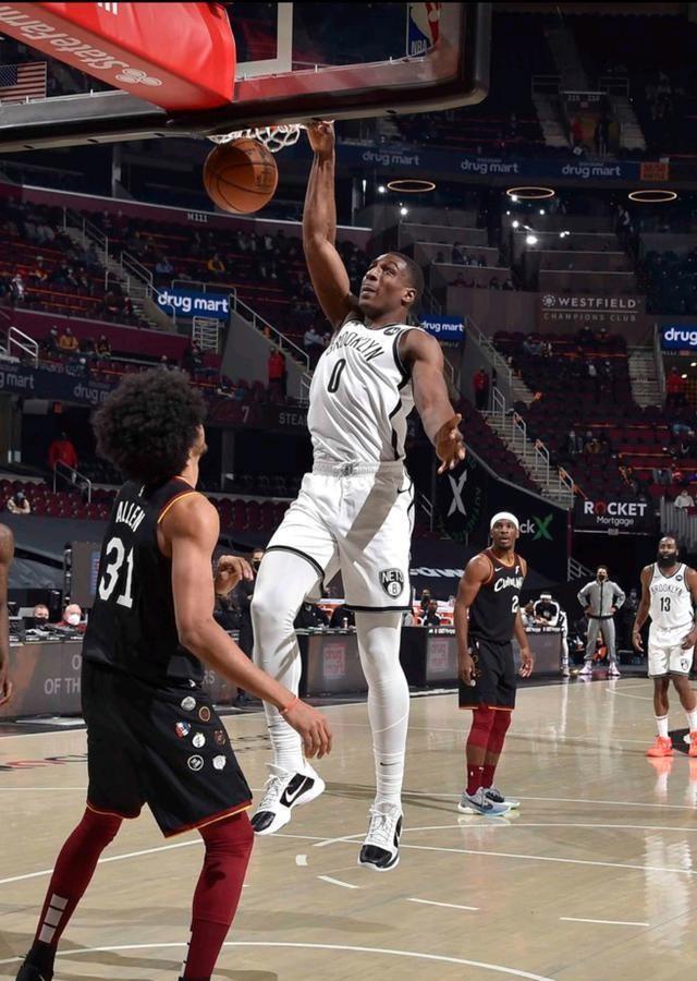 包含小纳什复出，快船队再次壮大阵容的词条