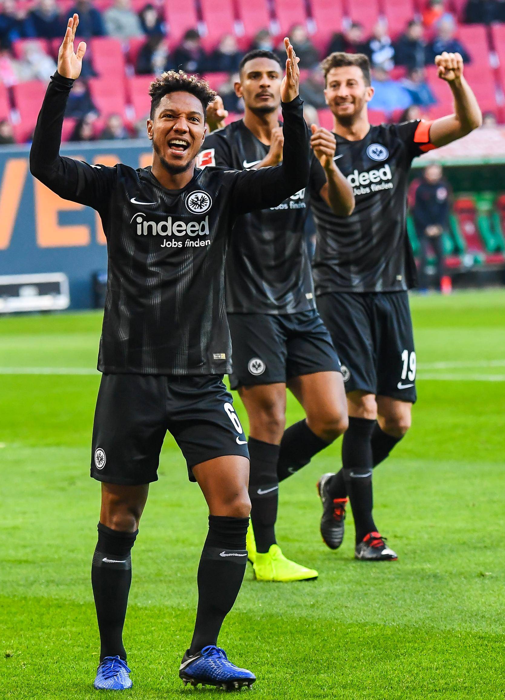 法兰克福球员连中多球，助力球队夺冠