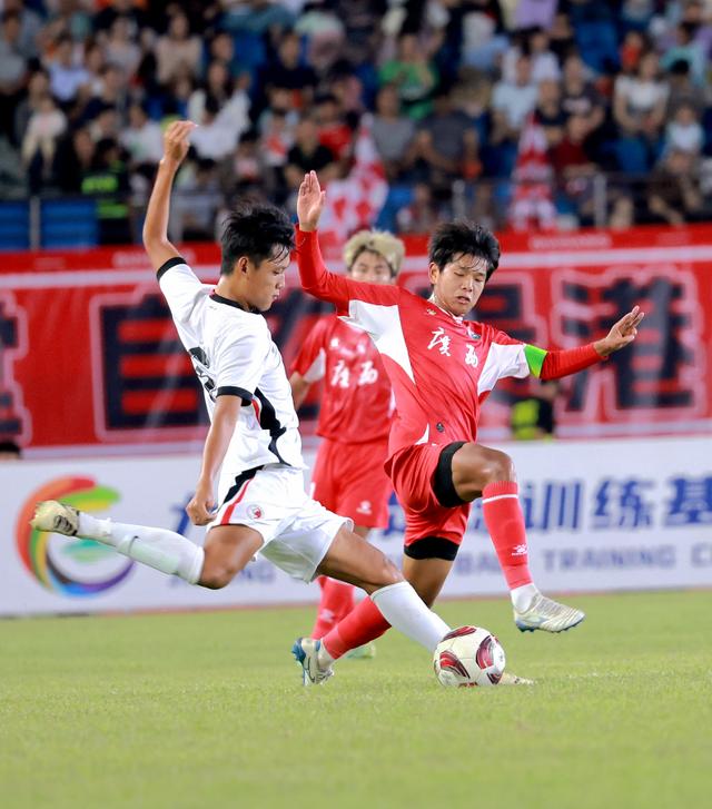 胶着悬念，足球比赛进入精彩高潮的简单介绍