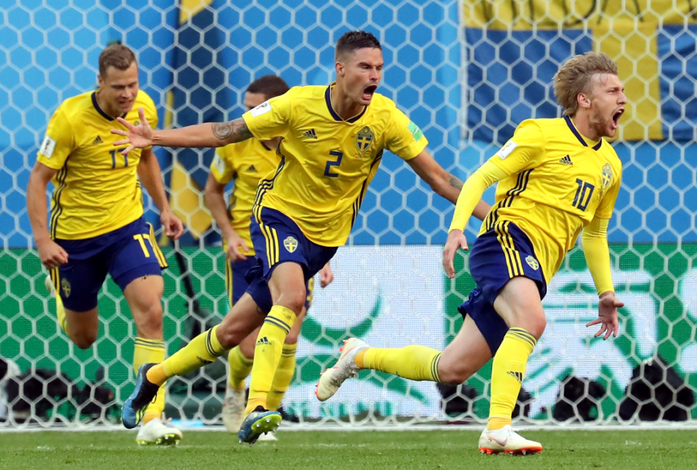 包含瑞典惨遭意大利淘汰,结束在欧洲杯预选赛的征程的词条 包含瑞典惨遭意大利淘汰,结束在欧洲杯预选赛的征程的词条