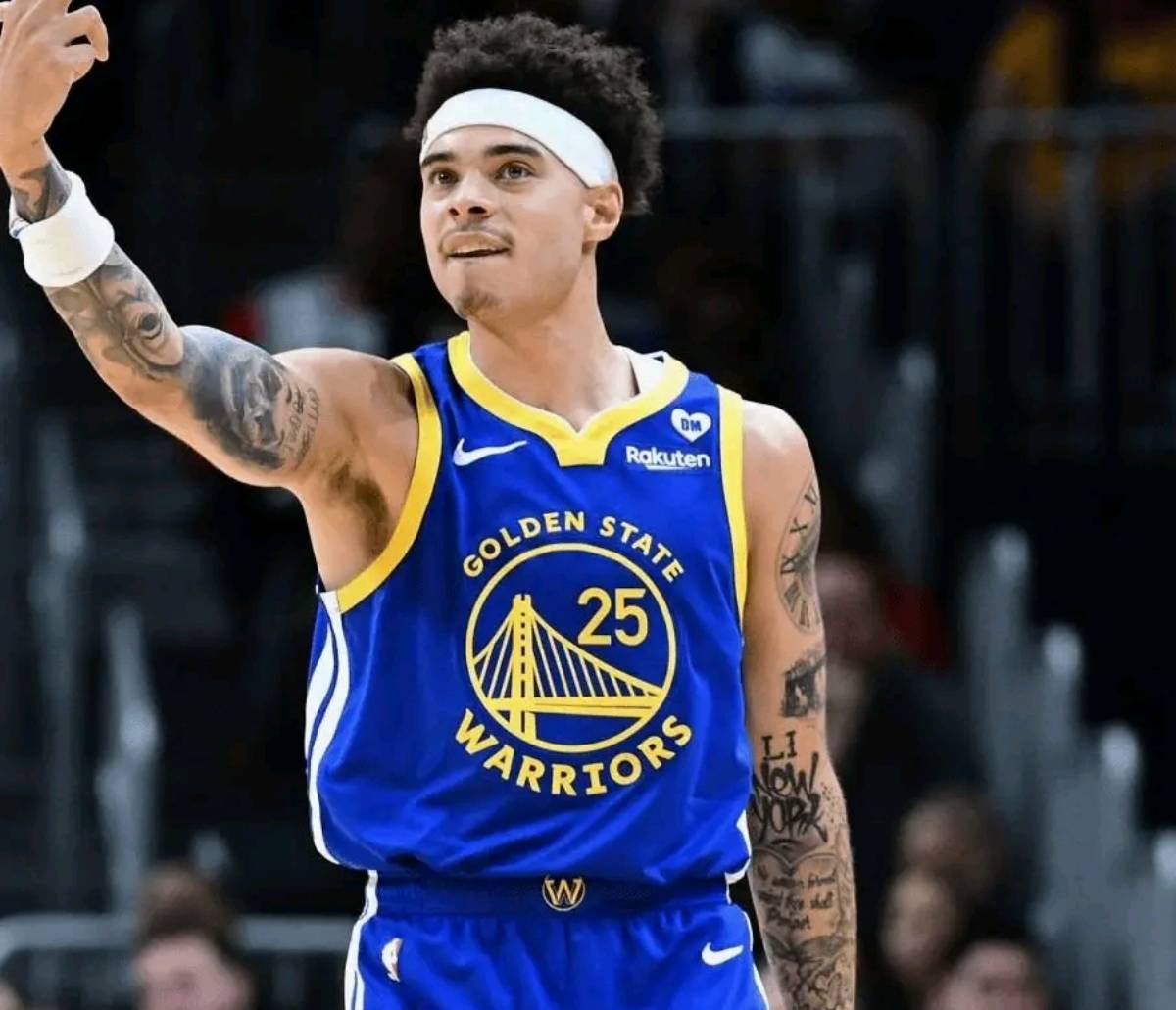 包含勇士主帅成为最年轻的总冠军教头，创造历史记录的词条