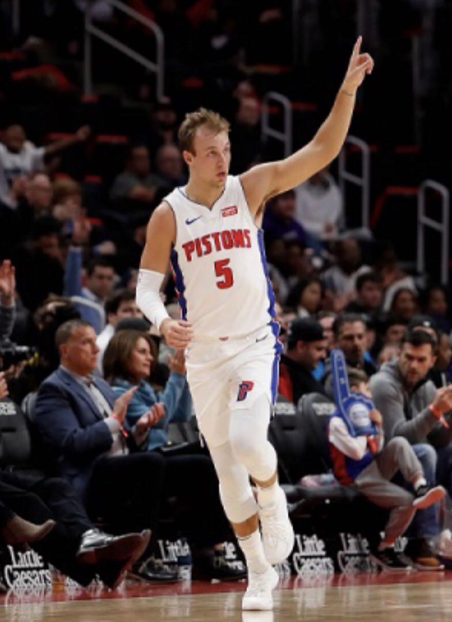 包含活塞击败国王，卢克肯纳德高效发挥助球队保持不败纪录的词条