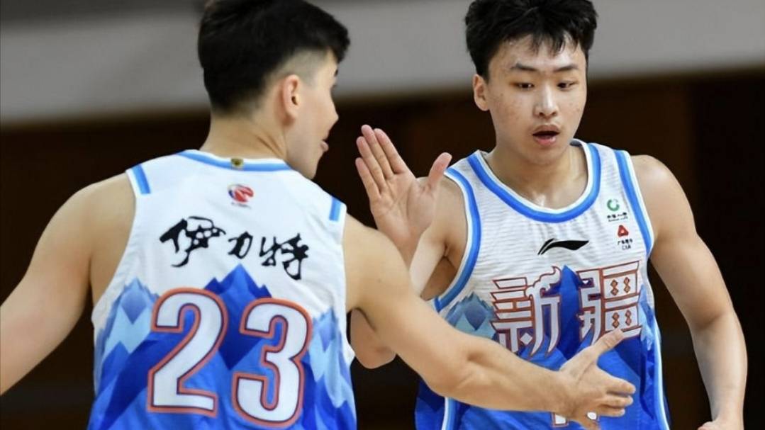 新疆队在比赛中展现出强大实力，保持领先