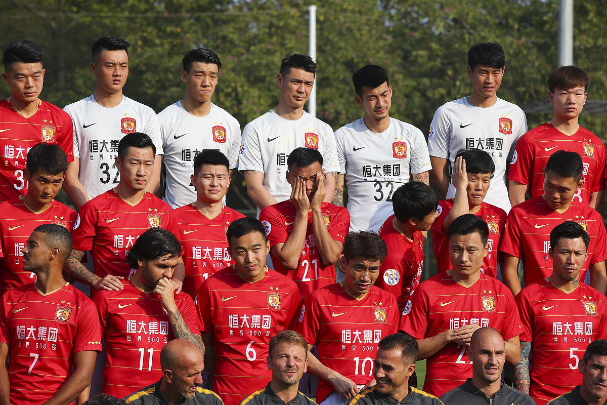 国内足球赛事逐步发展，球员们实力不凡