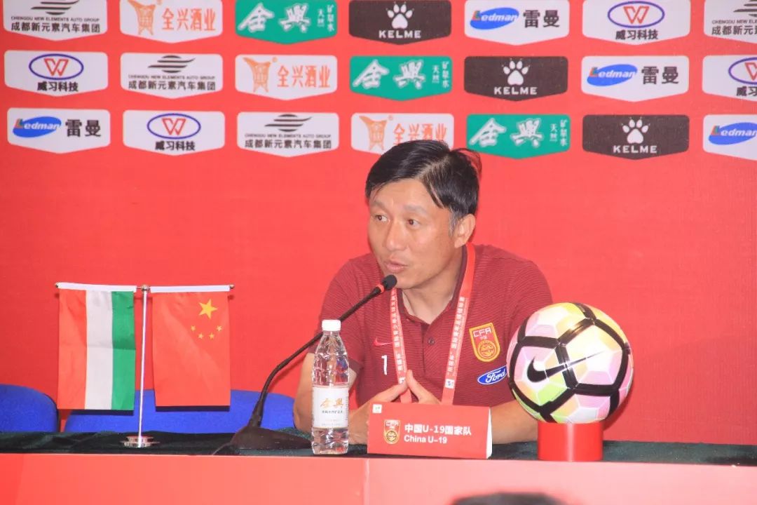 熊猫队客场逆袭，领先积分榜