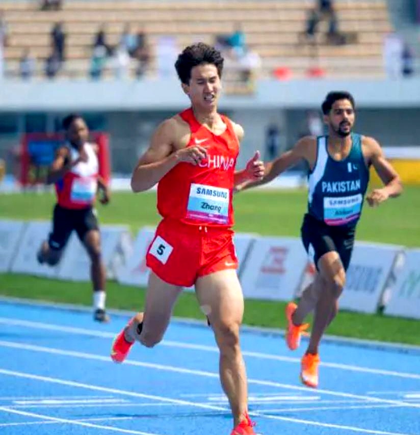 爆发力十足!运动员们尽展英勇风采 爆发力十足!运动员们尽展英勇风采