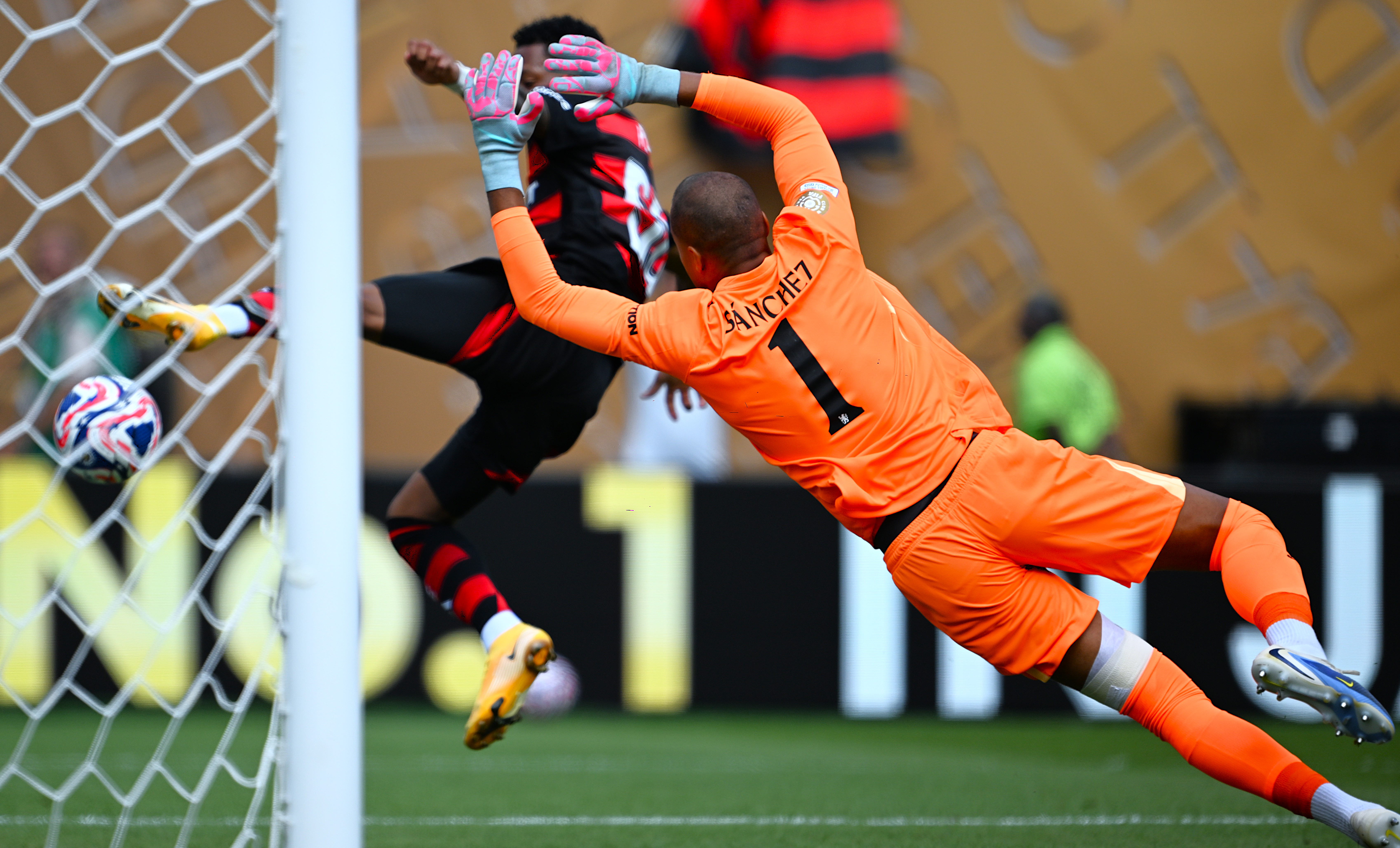 包含决胜时刻,足球比赛引爆激情之火的词条 包含决胜时刻,足球比赛引爆激情之火的词条