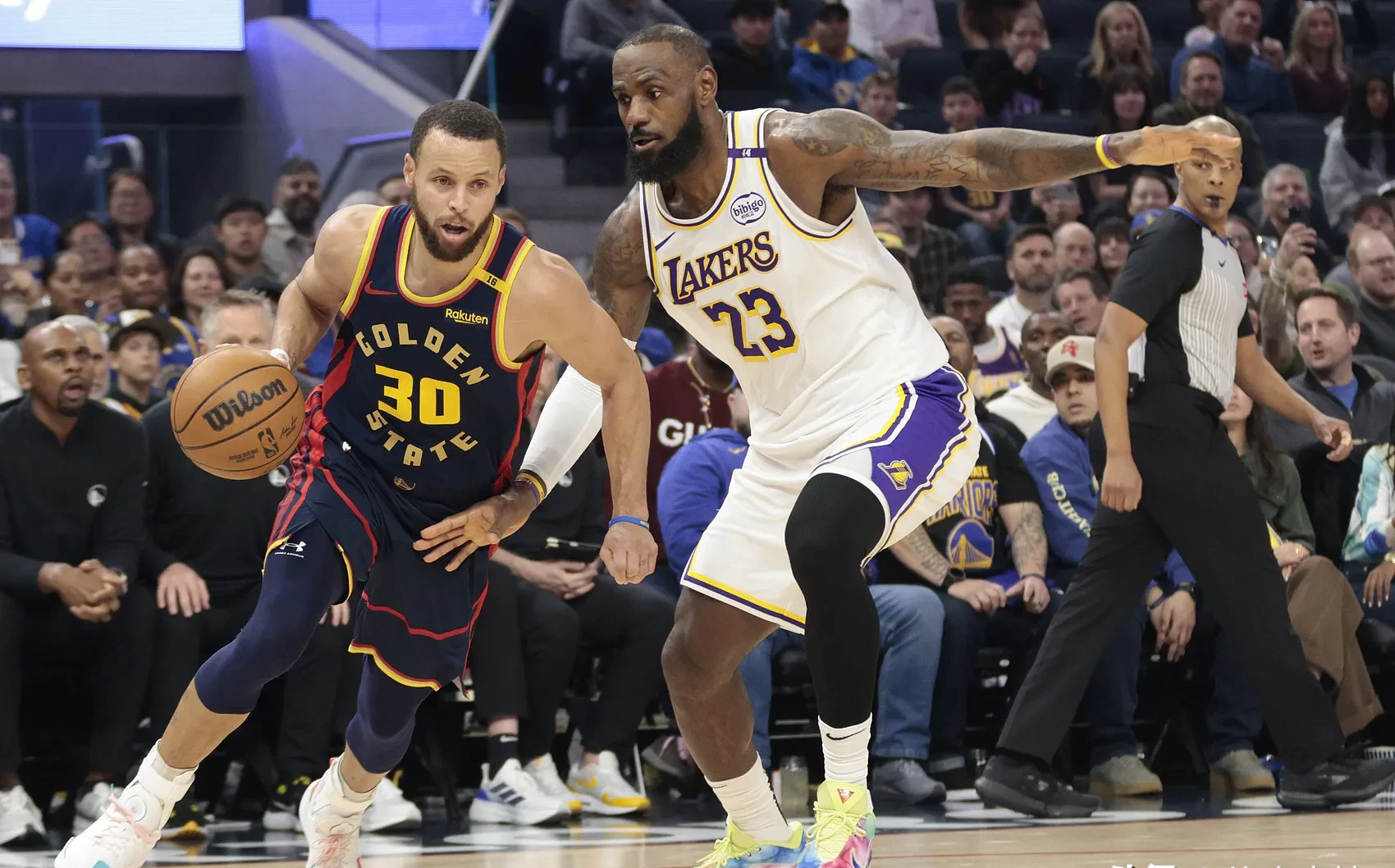 勇士击败湖人,保持不败的节奏 勇士击败湖人,保持不败的节奏