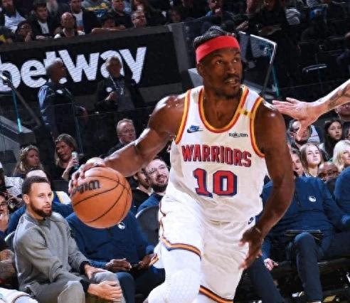 猛龙主场险胜勇士,取得5连胜 猛龙主场险胜勇士,取得5连胜