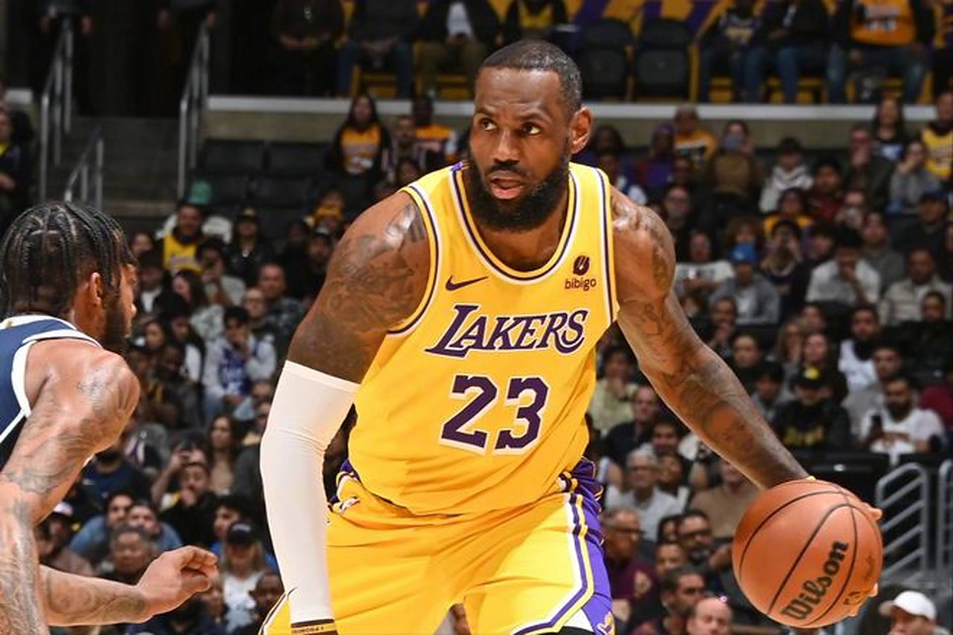 湖人完胜开拓者,继续保持不败势头 湖人完胜开拓者,继续保持不败势头