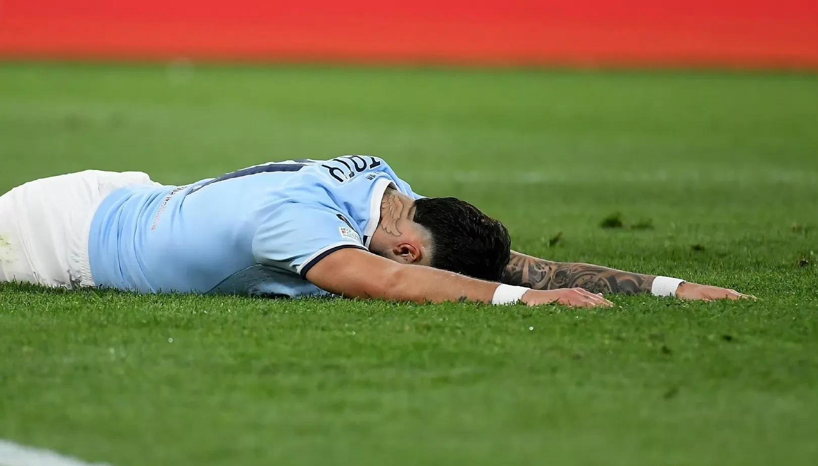 曼联球员遭遇伤病打击，队内士气受损